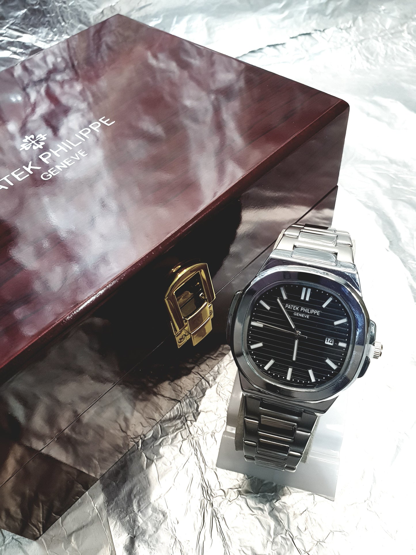 Introducing the Patek Philippe Geneve Chain Watch Master Copy – Black Dial Edition