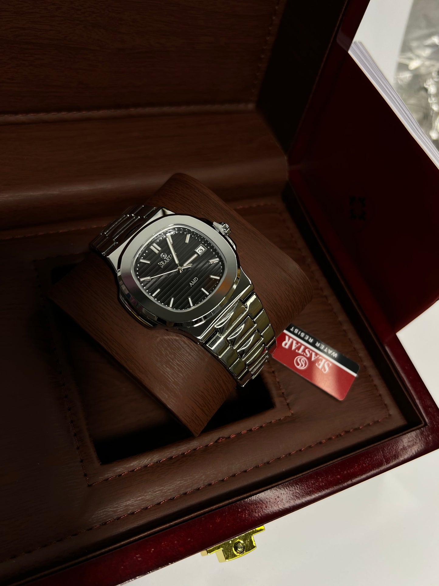 Seastar Silver Shine Chain Watch ā Black Dial š¤