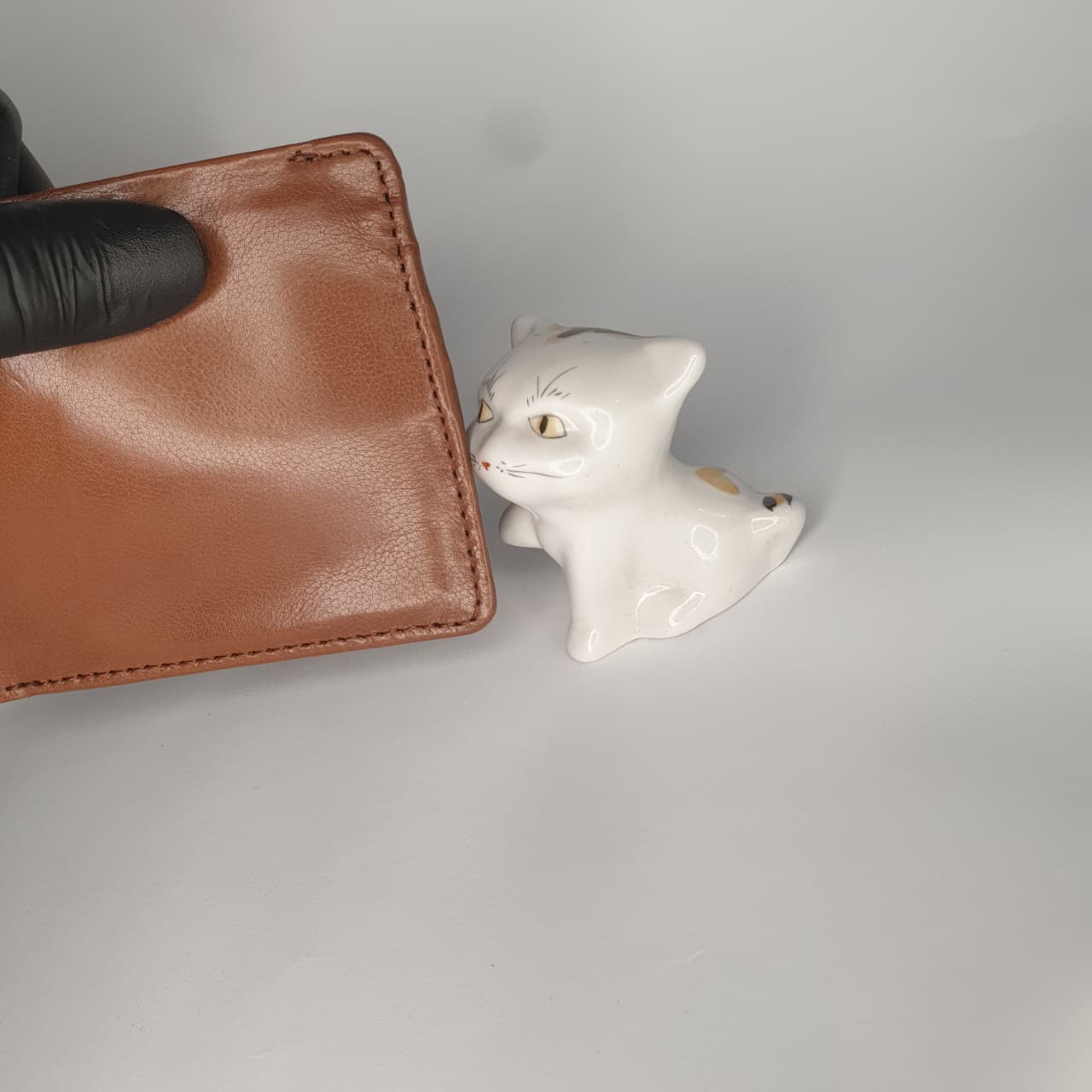 Cow Leather Wallet – Handcrafted Elegance