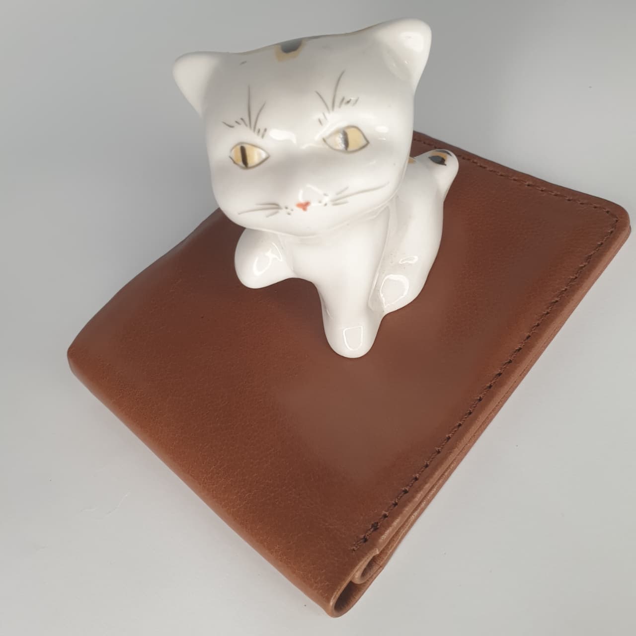 Cow Leather Wallet – Handcrafted Elegance