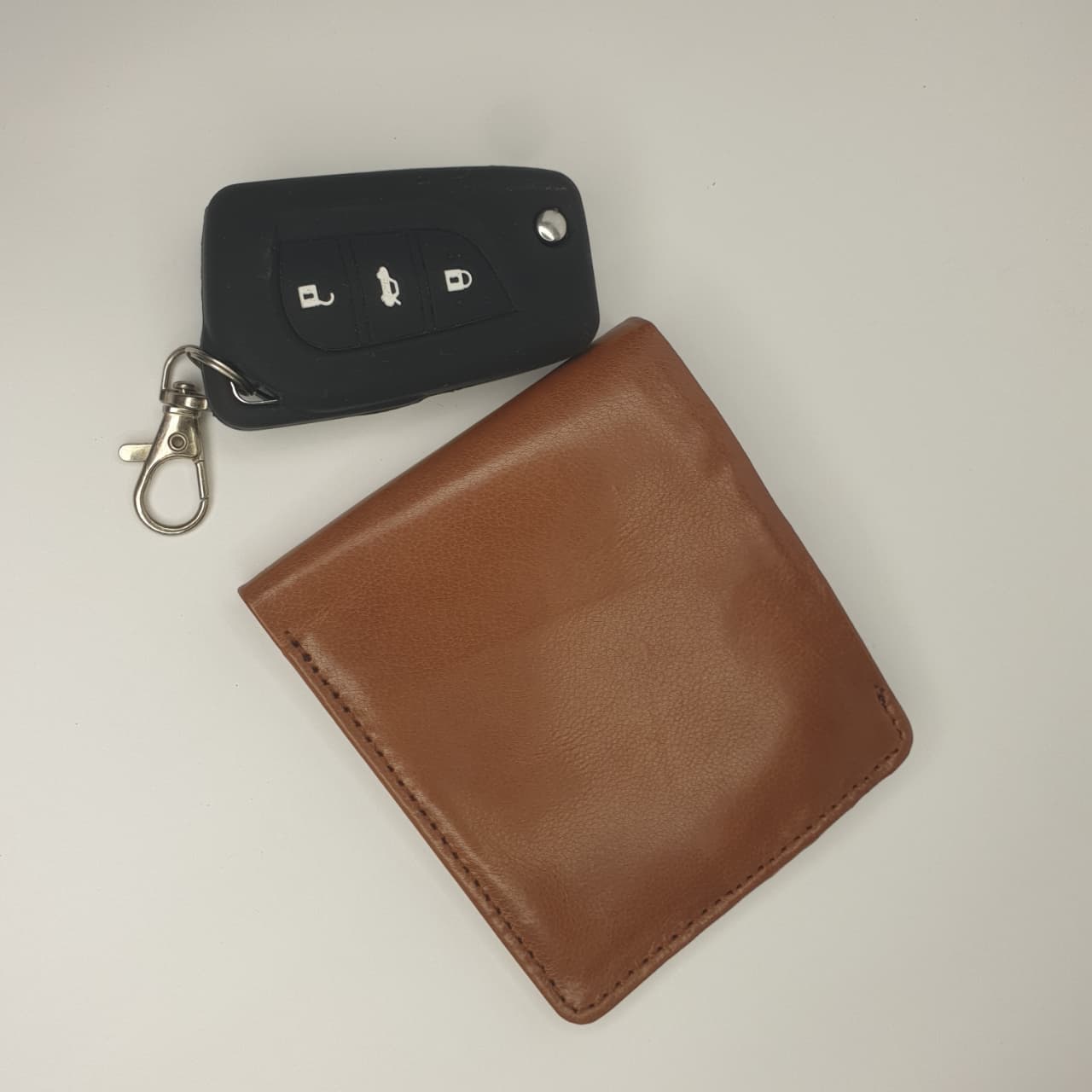 Cow Leather Wallet – Handcrafted Elegance