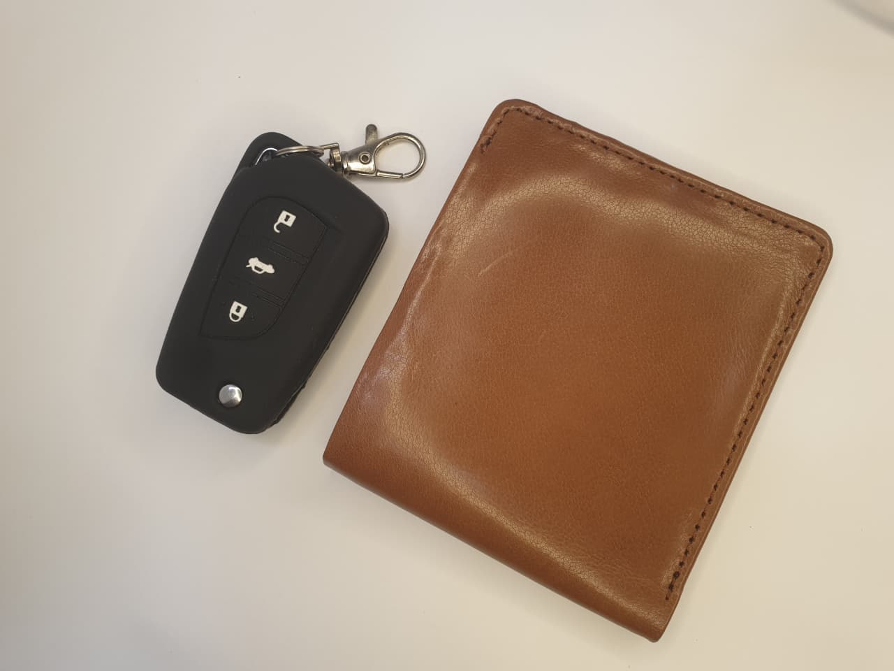 Cow Leather Wallet – Handcrafted Elegance