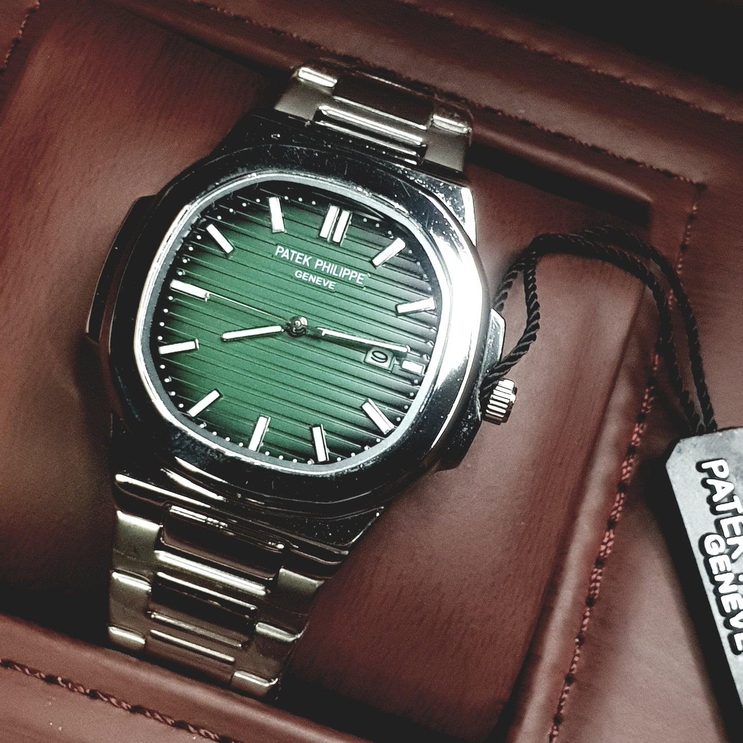 Patek Philippe Geneve Chain Watch Master Copy – Green Dial Edition