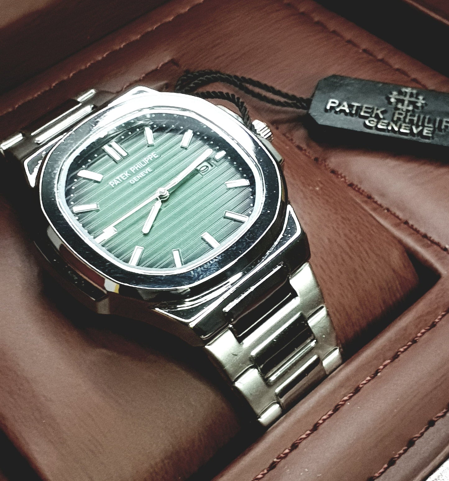 Patek Philippe Geneve Chain Watch Master Copy – Green Dial Edition