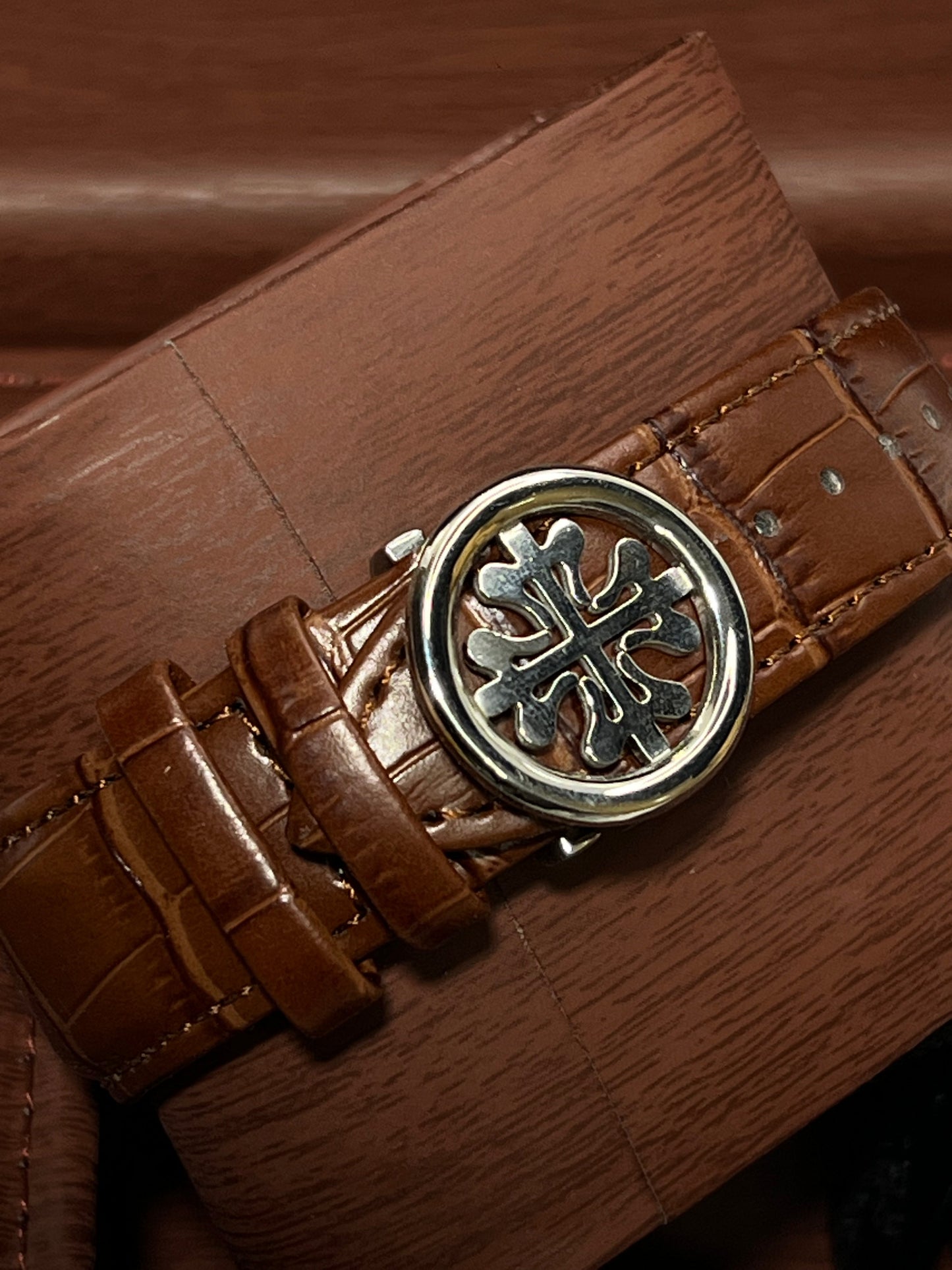 Patek Philippe Geneve Brown Leather Strap Watch Master Copy – A Timeless Symbol of Elegance and Craftsmanship