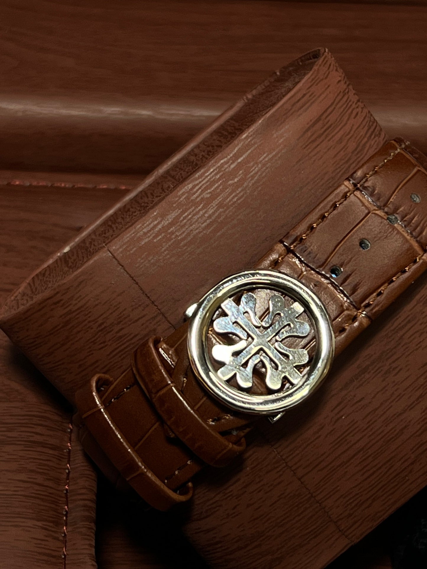 Patek Philippe Geneve Brown Leather Strap Watch Master Copy – A Timeless Symbol of Elegance and Craftsmanship