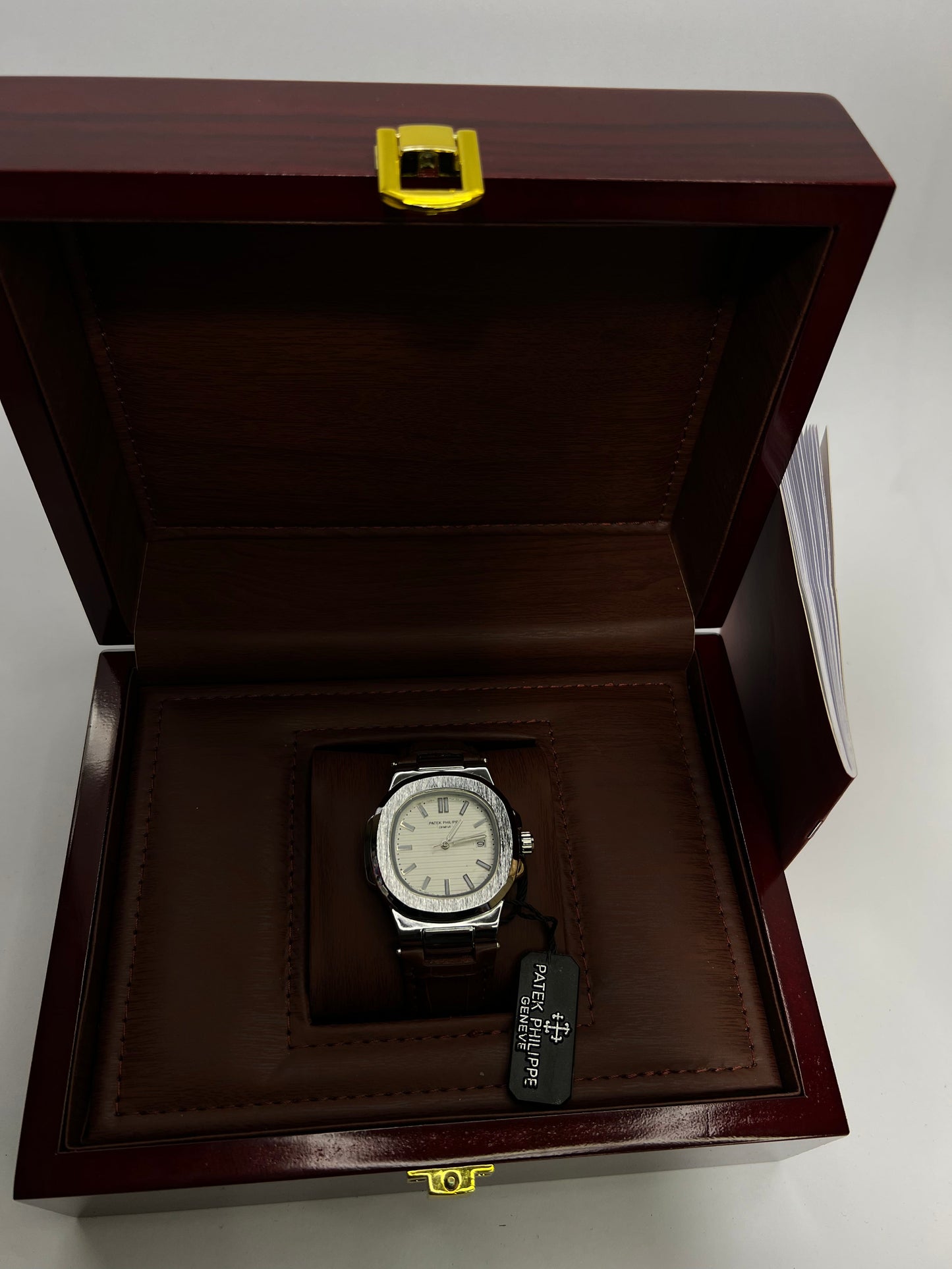 Patek Philippe Geneve Chain Watch Master Copy – White Dial Edition