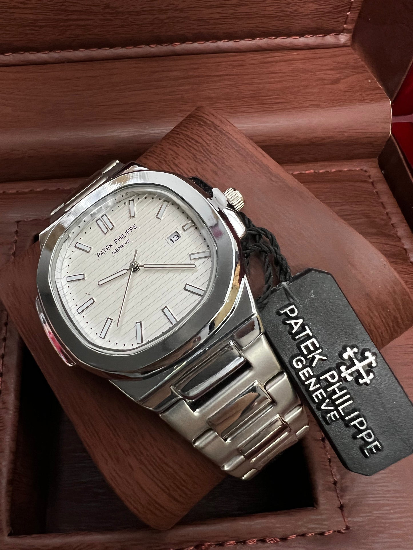 Patek Philippe Geneve Chain Watch Master Copy – White Dial Edition