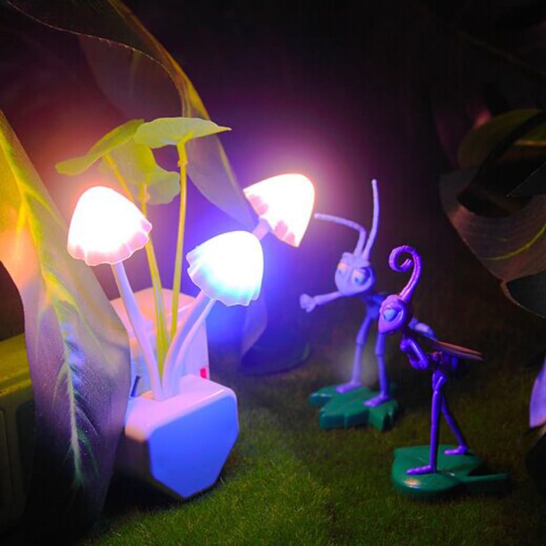 LED Night Light Mushroom Lamp With Automatic Day/Night Sensor Control