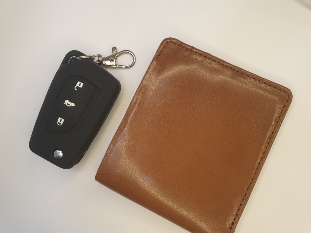 Handcrafted Original Cow Leather Bi-Fold Wallet – Classic Tan